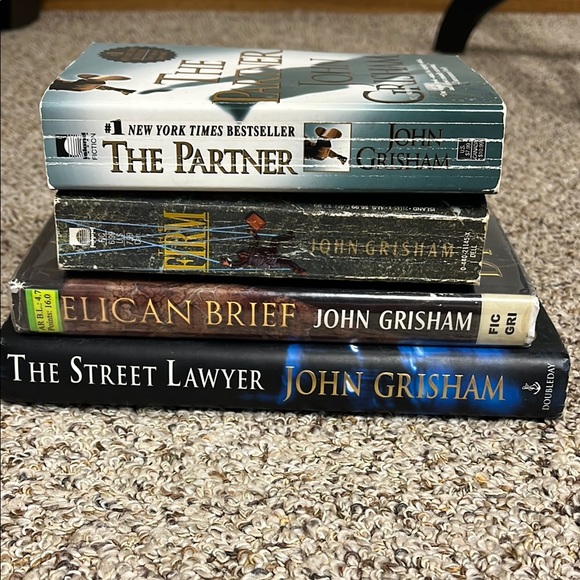 ⭐️3/$20 John Grisham Book Set - Classic Collection - Picture 1 of 9
